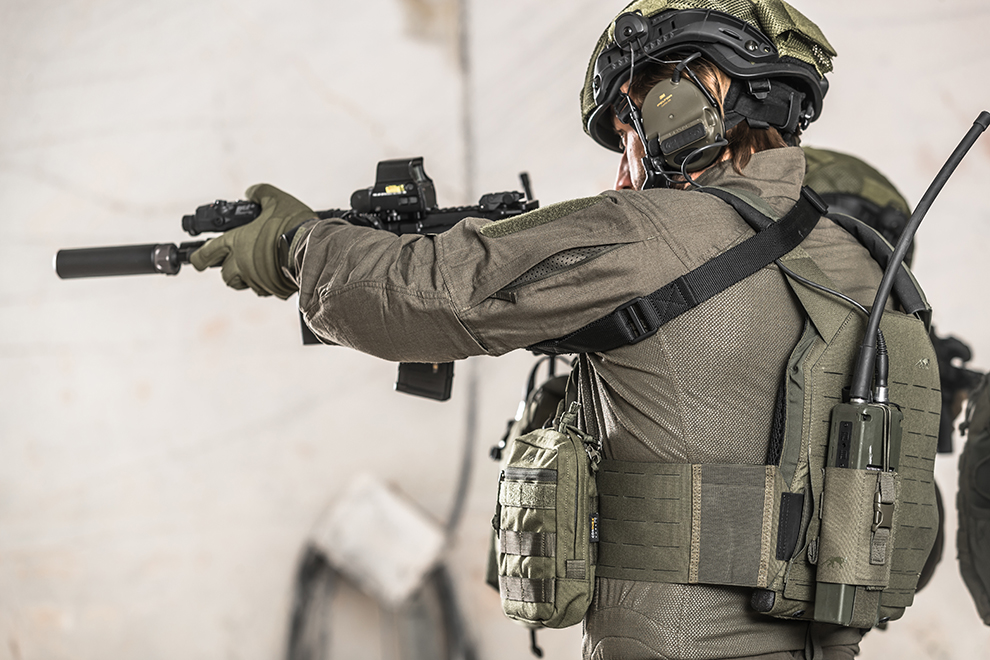 WHAT TO LOOK FOR IN A COMBAT SHIRT: A GUIDE TO SELECTING A HIGH-PERFORMANCE COMBAT SHIRT